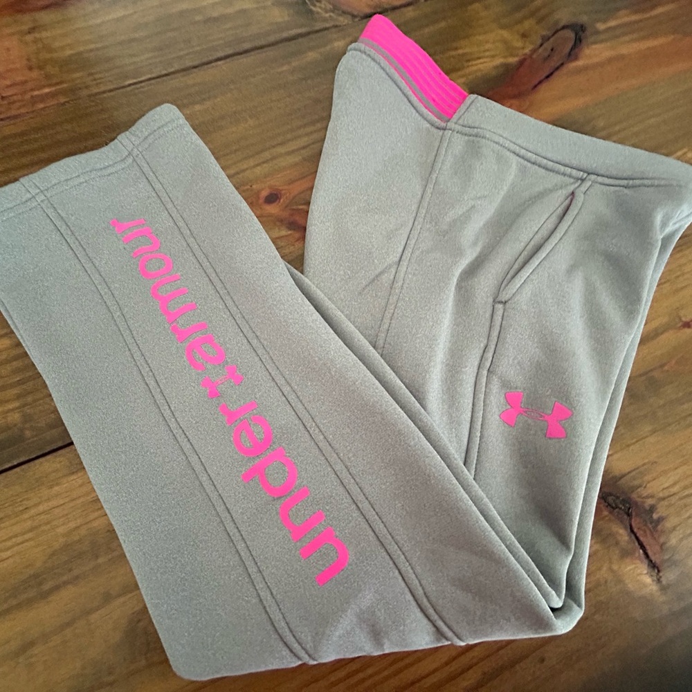 ✨Under Armour Girls Sweatpants in Gray with Pink Accents